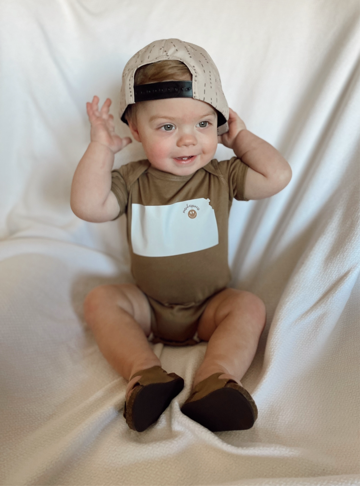MANHAPPINESS, KS ONESIE/TEE