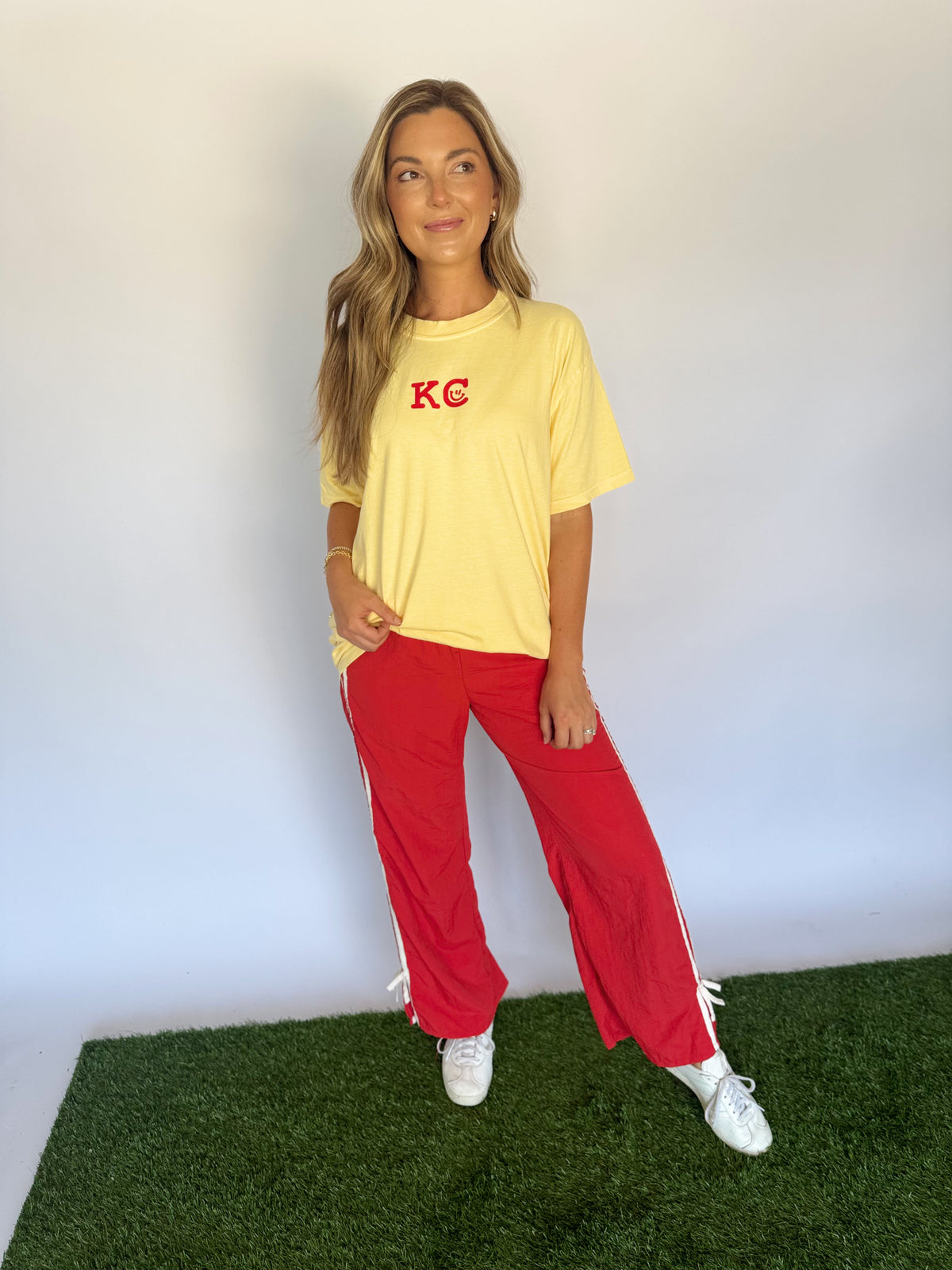 KC SMILEY- ADULT TEE