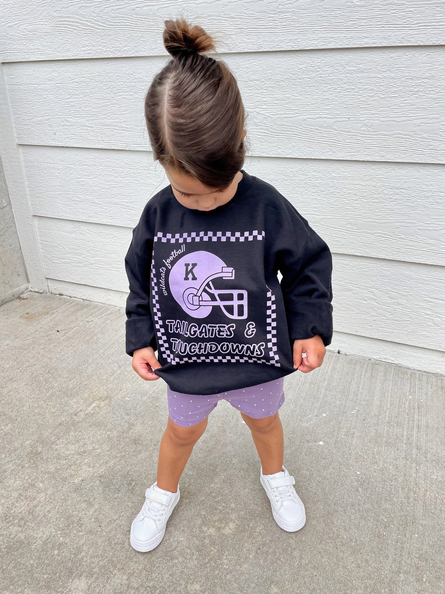 TAILGATES & TOUCHDOWNS BLACK CREWNECK