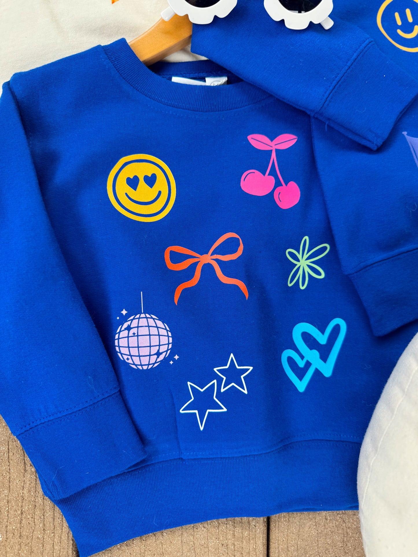 GIRLS ICONS CREWNECK