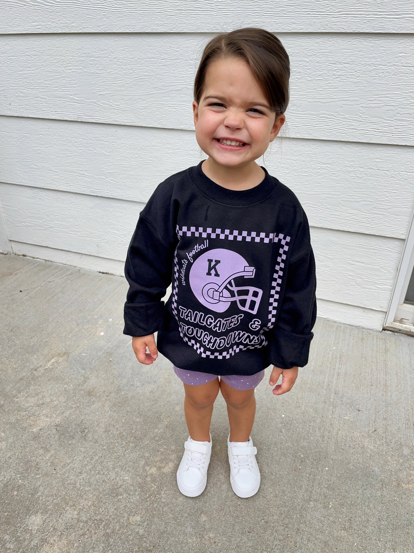 TAILGATES & TOUCHDOWNS BLACK CREWNECK