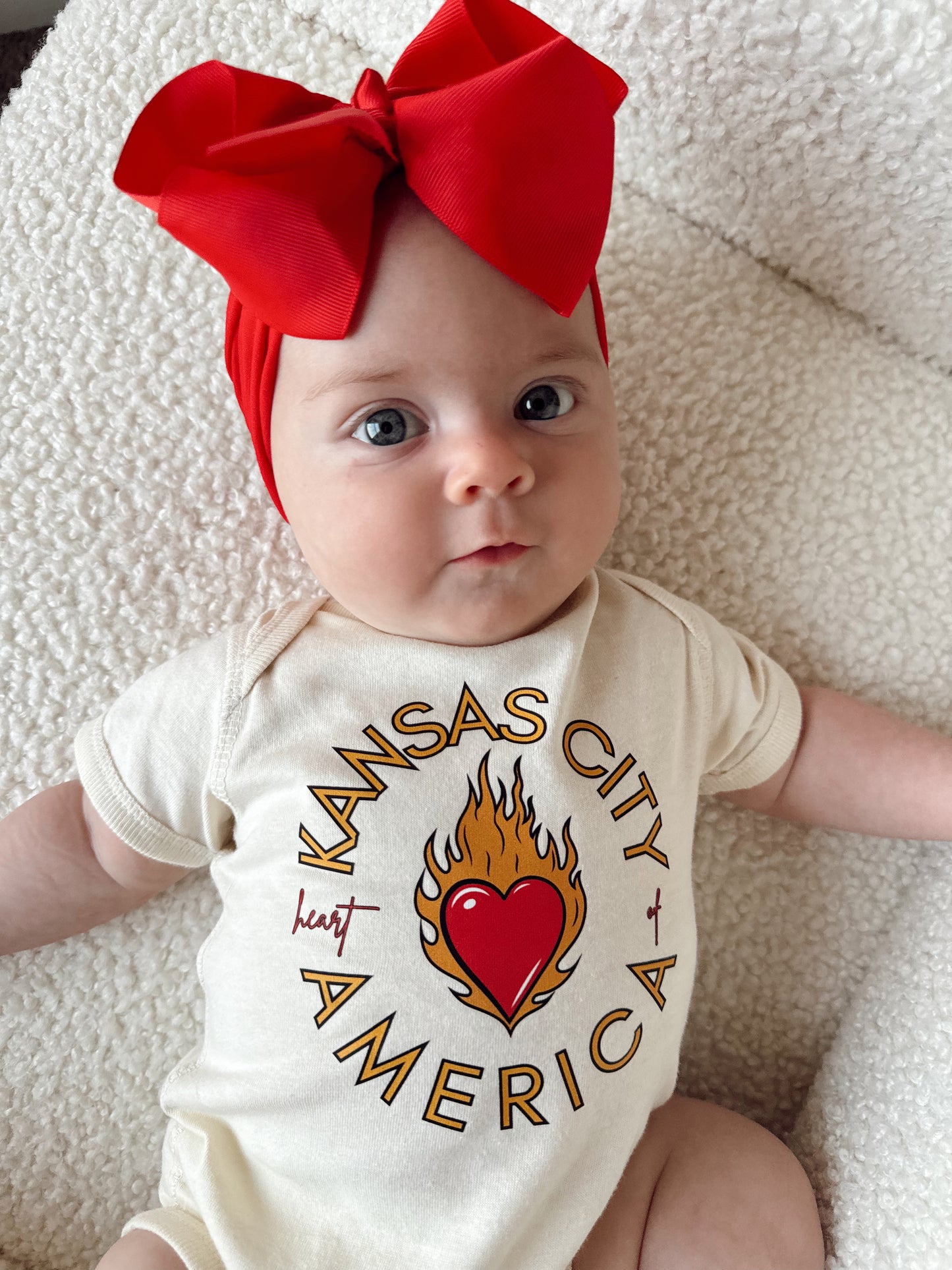 KC HEART OF AMERICA ONESIE/TEE
