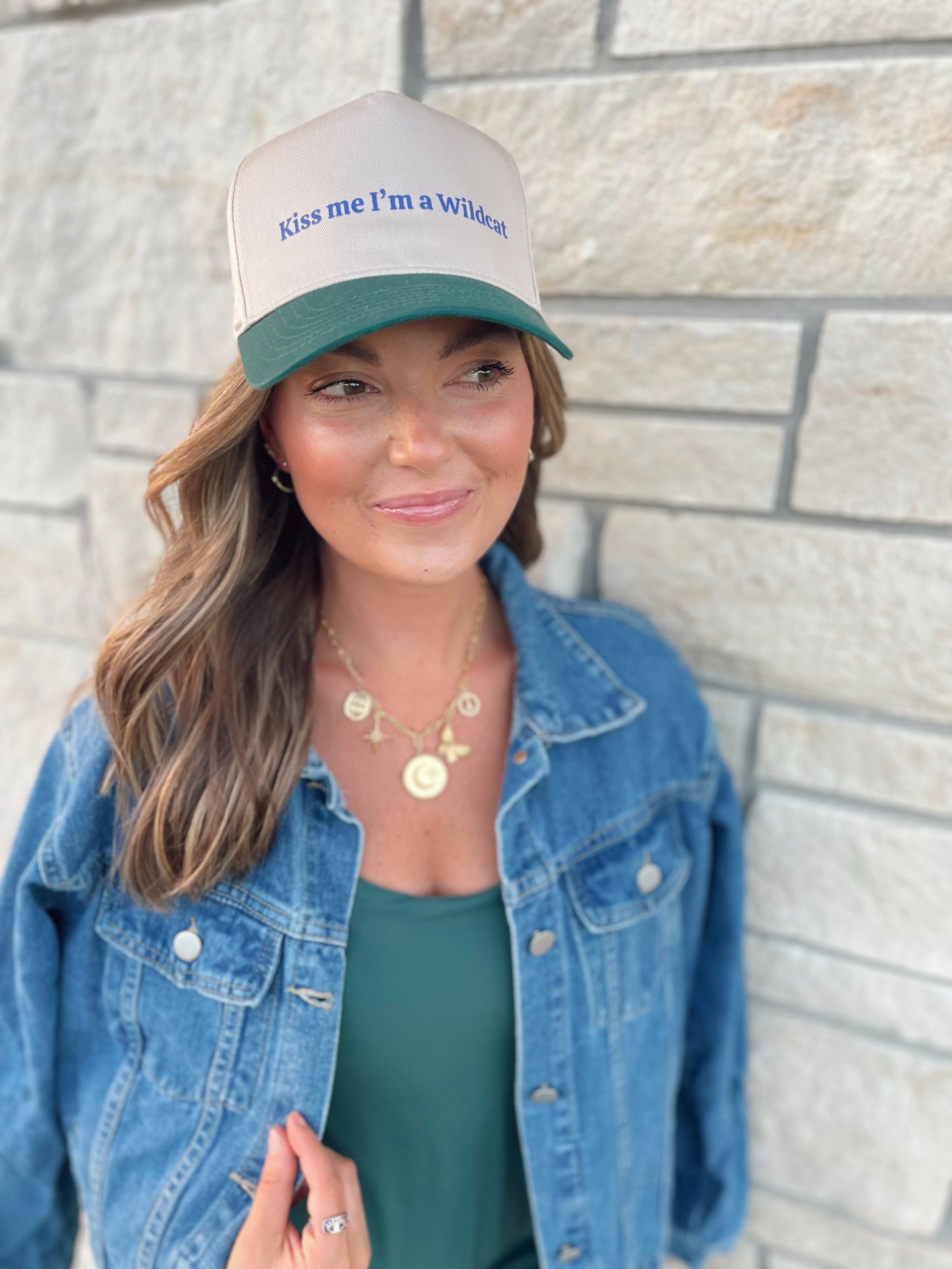 KISS ME I’M A WILDCAT— ADULT TRUCKER HAT