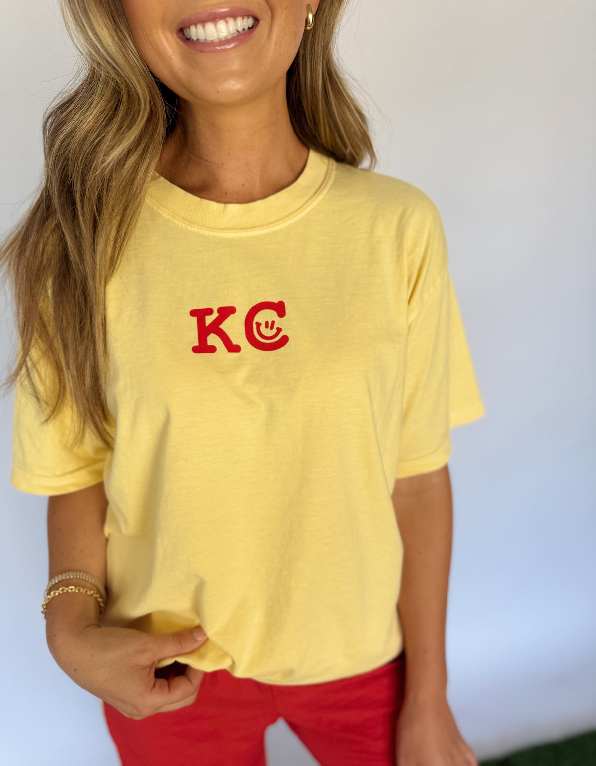 KC SMILEY- ADULT TEE