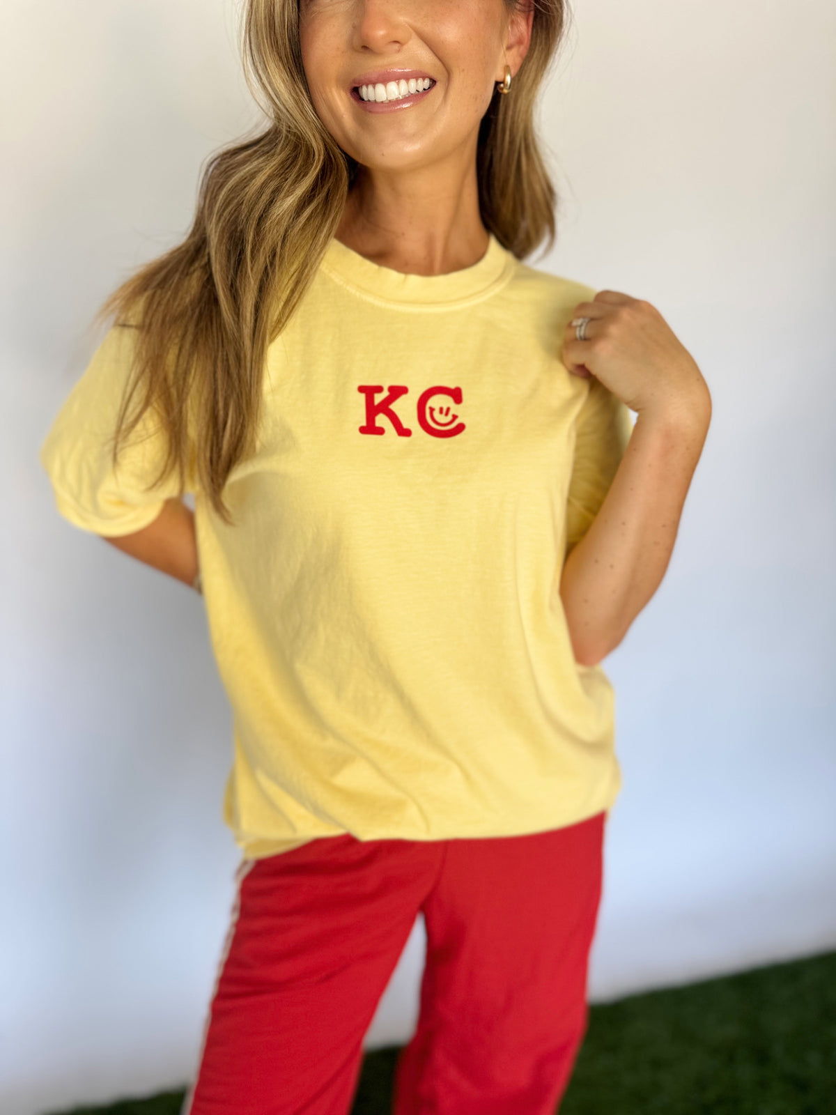 KC SMILEY- ADULT TEE