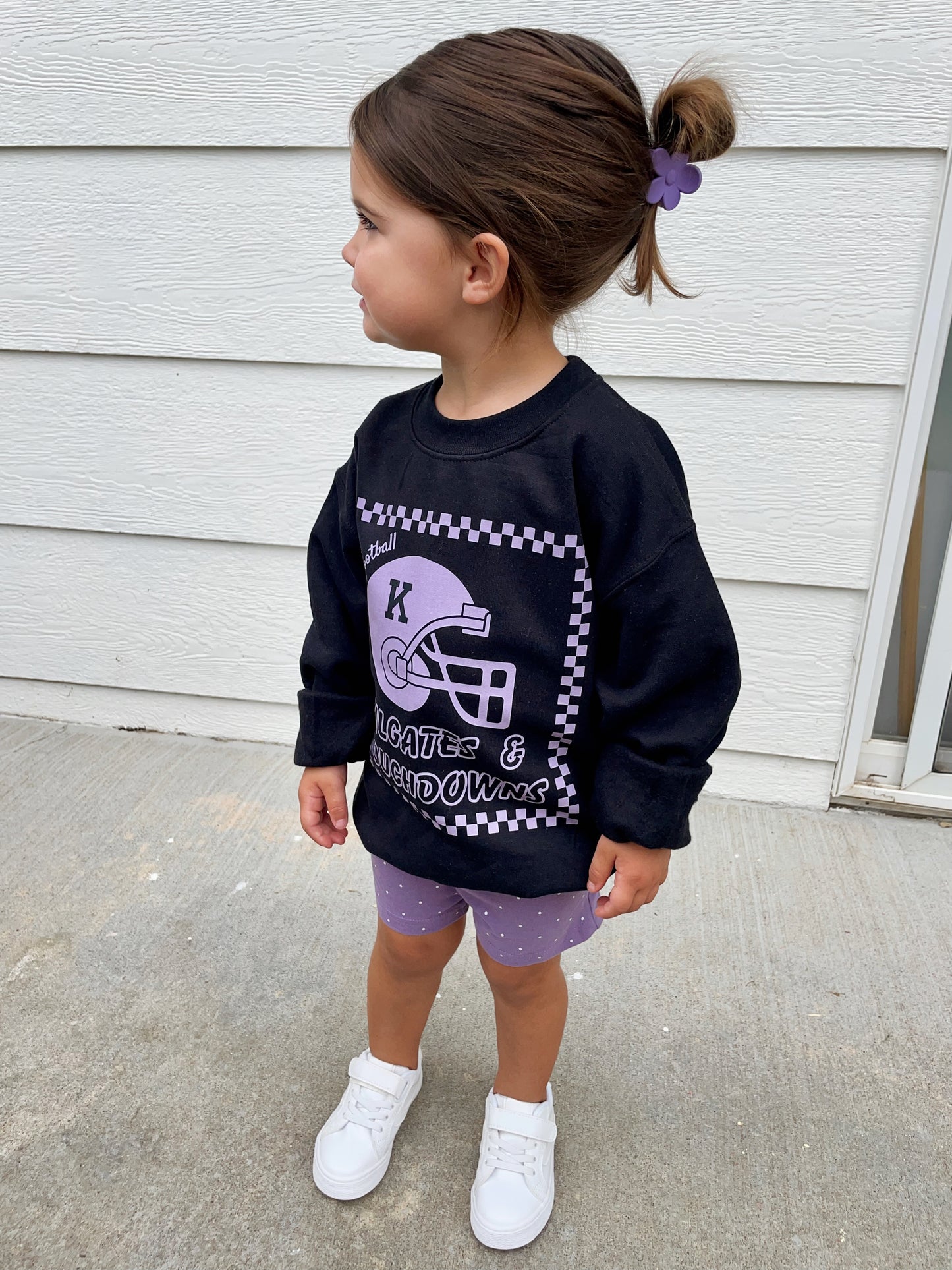 TAILGATES & TOUCHDOWNS BLACK CREWNECK